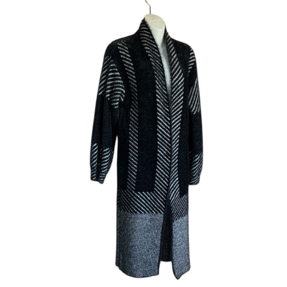 Long Cardigan Sweater, Women's M, black & Gray geometric Chenille knit. EUC